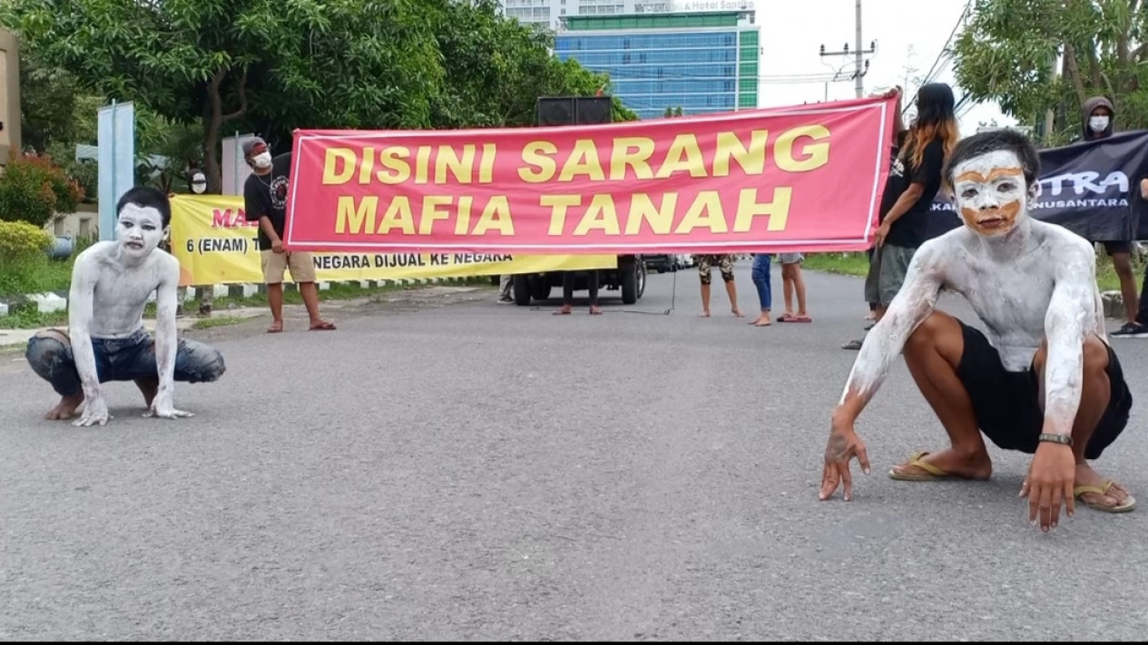 Unjuk Rasa Desak Pemberantasan Mafia Tanah Di Atr Bpn Gresik Puluhan