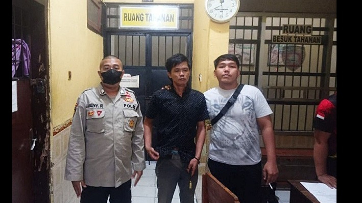 Iming-Iming Bisa Tutup Kasus, Oknum LSM di Pamekasan, Madura, Diciduk Polisi
            - galeri foto