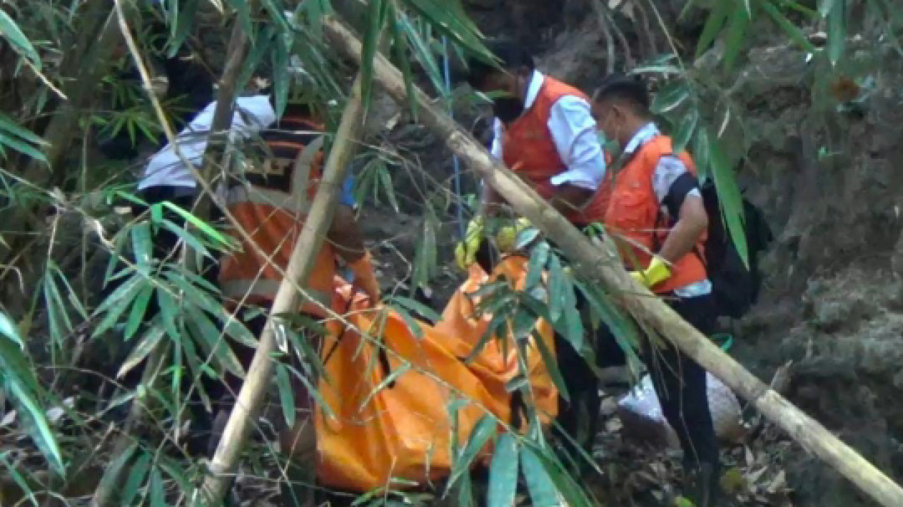 Mayat Perempuan Ditemukan Tergeletak Di Pinggiran Sungai Tumpak Klaten 0068