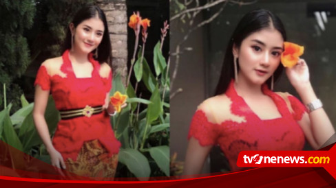 7 Artis Pakai Kebaya Merah Tampak Sangat Seksi nan Memikat Hati, Ini