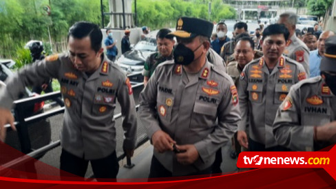 Kapolda Metro Irjen Fadil Imran Beri Bantuan Mobil Ambulans di Polsek Muara Gembong