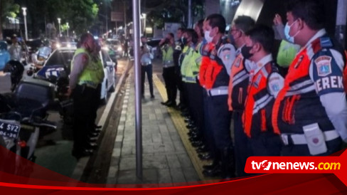 Anak Jaksel Bersiap, Petugas Gabungan Polda Metro Jaya Dan Dishub DKI ...