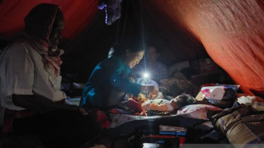 Korban Gempa Cianjur di Pungsian Kampung Babakan Imbangan Hingga Kini Bertahan dalam Kondisi Gelap Gulita