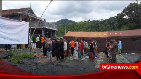 Polri Gelar Salat Jumat dan Salat Gaib Berjamaah di Lokasi Gempa Cianjur