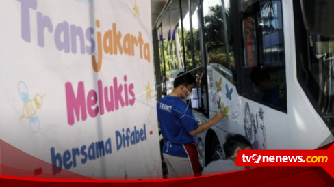 Memperingati Hari Disabilitas, PT Transjakarta Ajak Anak-anak Melukis Bus