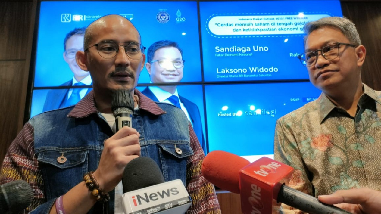 Sandiaga Uno Sebut Sampai Botak Pikirkan Solusi Peningkatan Ekonomi Parekraf di Tengah Ancaman Resesi Ekonomi Global 2023
            - galeri foto