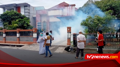 Cases of dengue fever rise in western Aceh, officials fog up residents’ homes