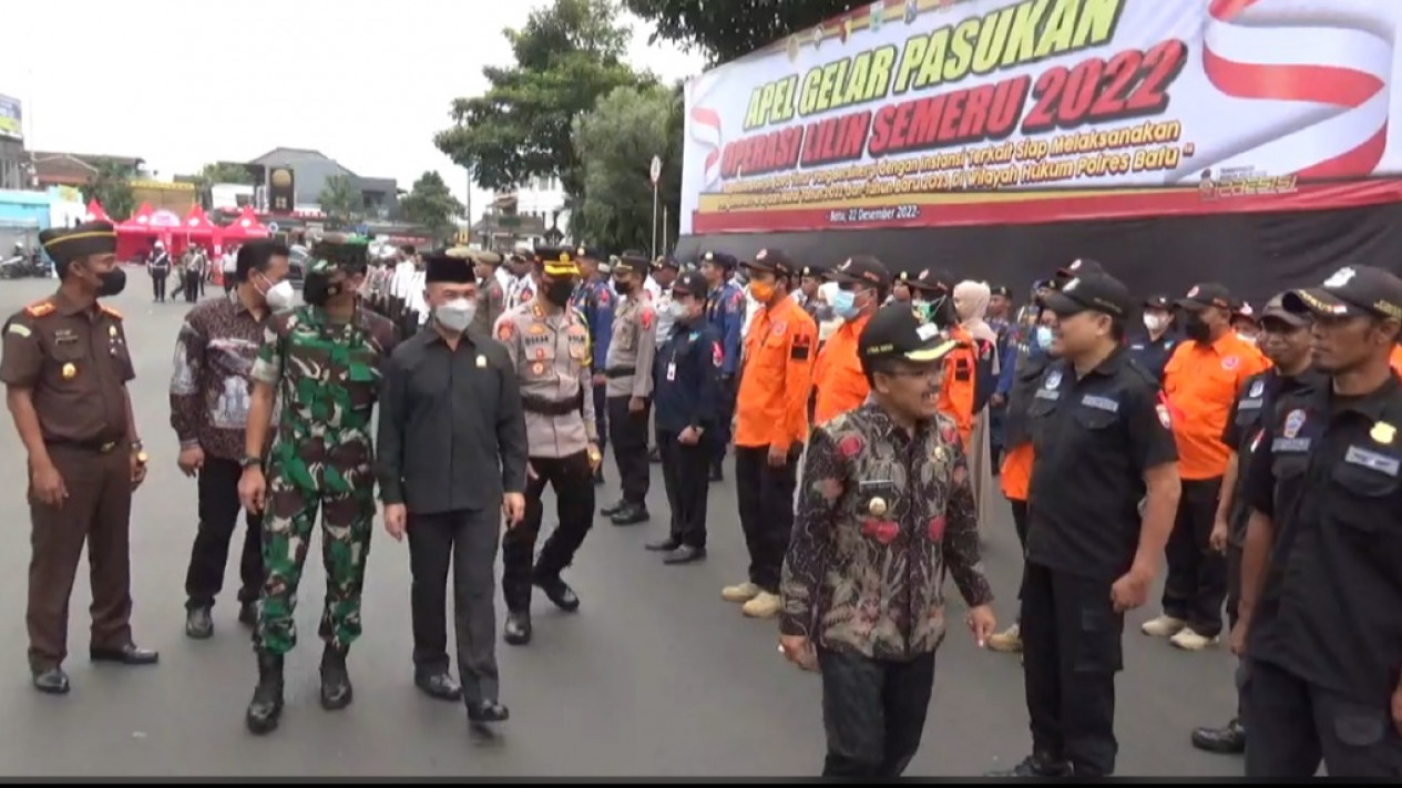 792 Personil Gabungan Disiagakan di 4 Sasaran Prioritas Pengamanan Natal dan Tahun Baru di Kota Batu
            - galeri foto