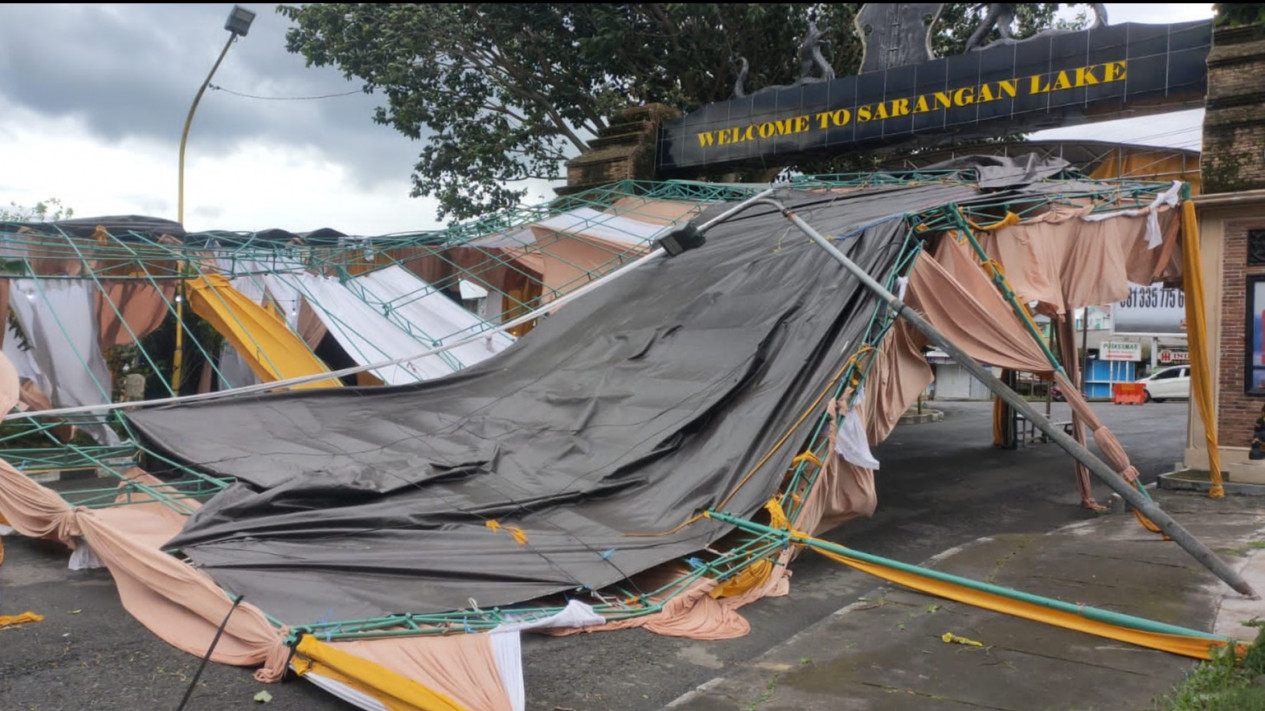 Angin Kencang Robohkan Puluhan Pohon Dan Tenda Pospam Nataru Di Lokasi