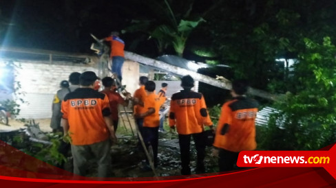 Cuaca Buruk, Puluhan Rumah Warga Di Pamekasan Madura Porak Poranda ...