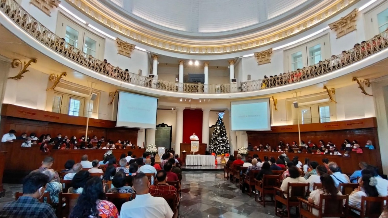 Gereja Immanuel Jakarta Rayakan Natal Tanpa Hura-hura
            - galeri foto