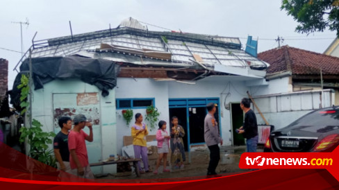 Sejumlah Rumah Warga Dua Desa Di Rogojampi Banyuwangi Porak Poranda ...