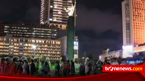 Puncak Malam Tahun Baru 2023, Warga Mulai Padati Bundaran HI DKI Jakarta