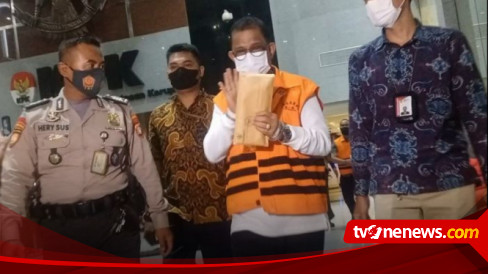 Didakwa Terima Suap Rp11 Miliar, Mantan Wali Kota Ambon Richard ...