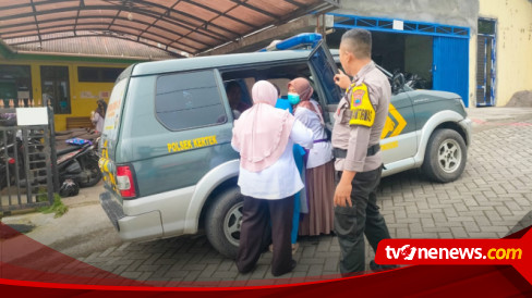 Seorang Ibu Di Wonosobo Melahirkan Bayi Di Mobil Patroli Polisi