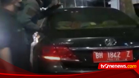 Pelajar Bugil di Mobil Plat Merah Kepergok Warga, Lalu Kabur dan Tabrak