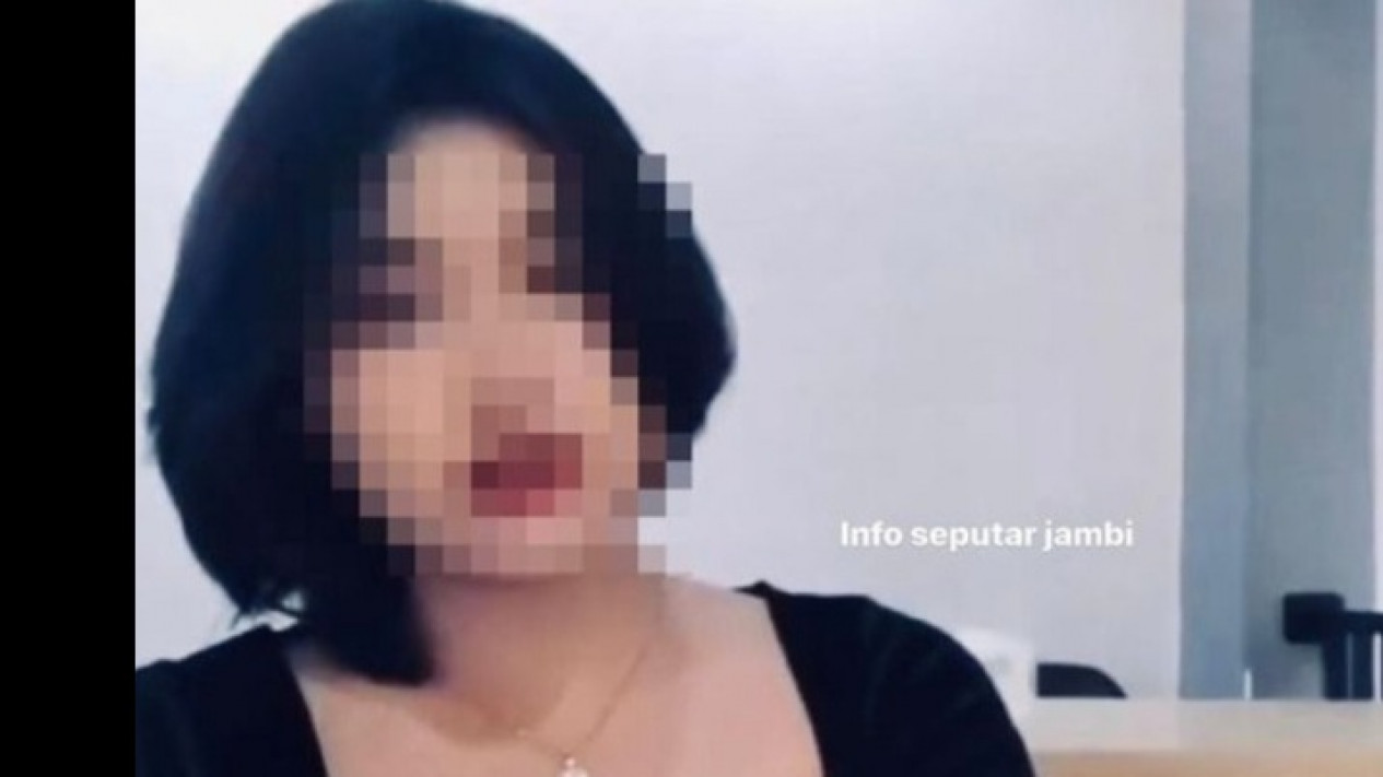 Penampakan Sosok Wanita yang Bugil di Mobil Dinas DPRD Jambi - galeri foto