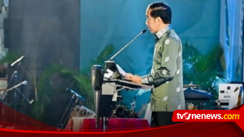 Presiden Joko Widodo Menggunakan Kain Tenun Songket Batubara Saat HPN 2023 di Medan