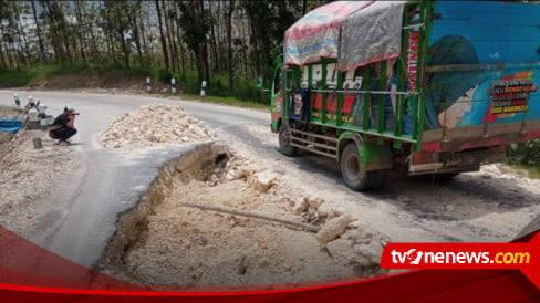 Jalan Senilai Miliar Di Grobogan Penghubung Tiga Kabupaten Nyaris Putus Warga Swadaya Pengurukan