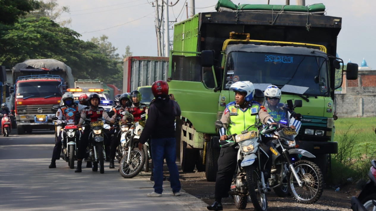 Sudah 14 Kali Kecelakaan Lalu Lintas Di Kendal Akibat Truk Parkir Di ...