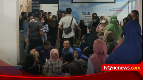 Puluhan Jamaah Umroh Geruduk Kantor Travel di Surabaya, Ada Apa ?
