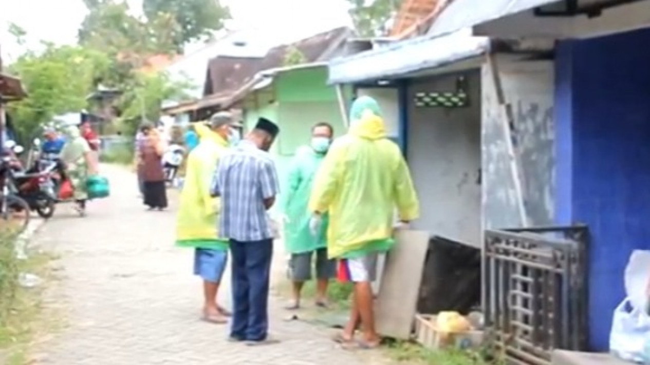 Warga Blora Dikagetkan Penemuan Jasad Pria Membusuk di Kamar Mandi
            - galeri foto