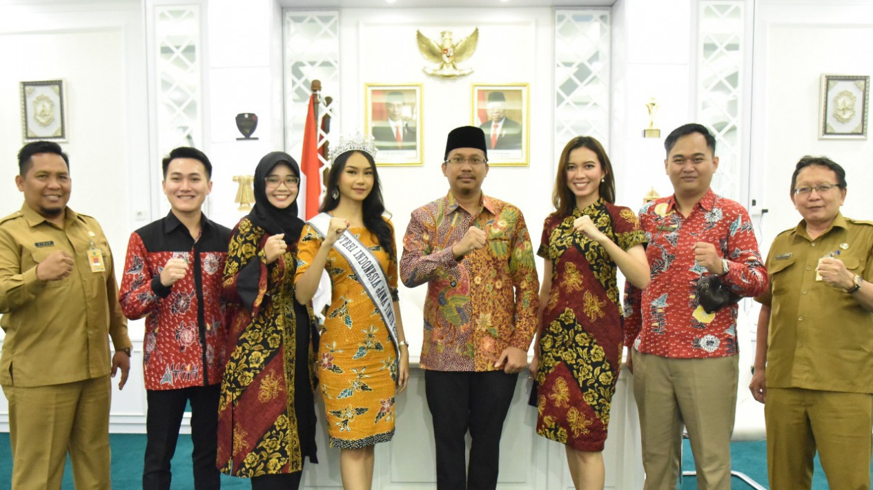 Masuk Pemilihan Putri Indonesia 2023, Yasinta Aurellia Minta Dukungan Bupati dan Warga Sidoarjo
            - galeri foto