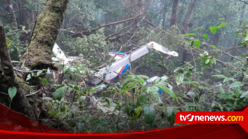 Bangkai Helikopter Kapolda Jambi Yang Jatuh Di Hutan Kerinci Belum ...