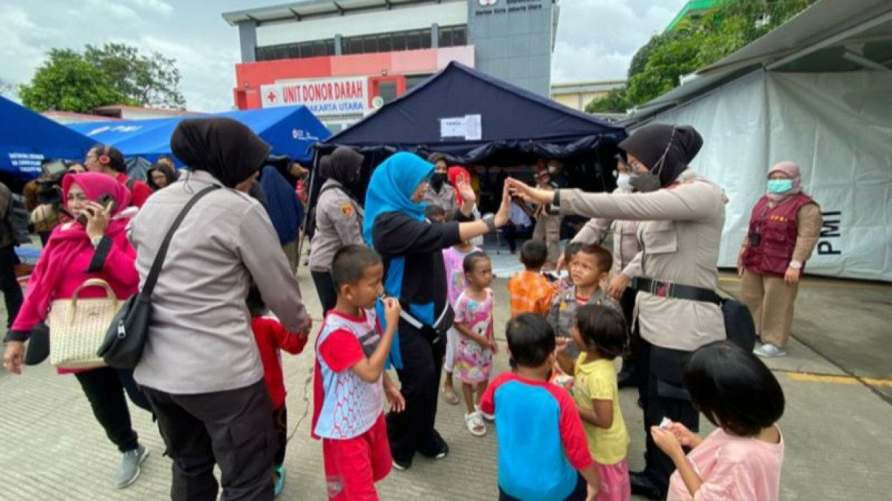 Pengungsi Korban Kebakaran Depo Pertamina Plumpang Butuh Bantuan Obat-Obatan
            - galeri foto