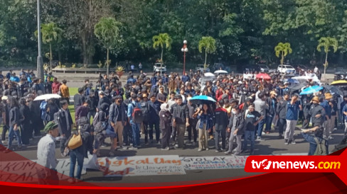 Tolak Uang Pangkal Bagi Mahasiswa Baru, Ratusan Mahasiswa UGM Demo Rektor