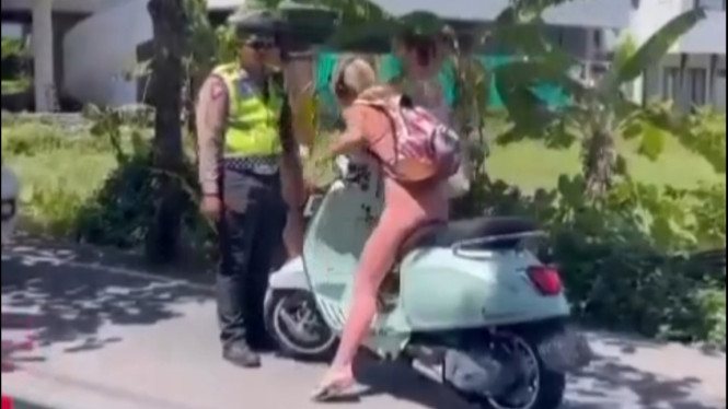 Viral! Kena Razia Polisi Karena Tak Pakai Helm, Bule Perempuan di Bali  Ngamuk ke Polisi