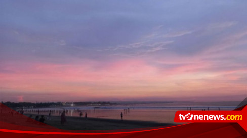 Libur Cuti Bersama, Pantai Kuta Bali Dipadati Pengunjung