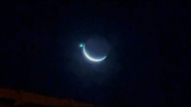Heboh! Warga Langsa Aceh Terpukau Menyaksikan Fenomena Langka Bulan Sabit yang Indah di Ramadhan Kedua