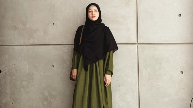 Sederhana dan Casual, 8 Rekomendasi Fashion Ramadhan Ala Natasha Rizky ...