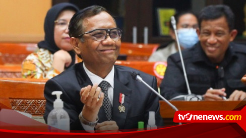 Momen Benny K Harman Sentil Mahfud Md Bapak Pengamat Politik Atau Apa