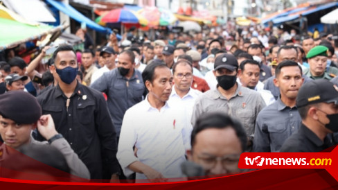 Presiden Jokowi Blusukan Ramadhan Di Pasar Tradisional Terong Makassar