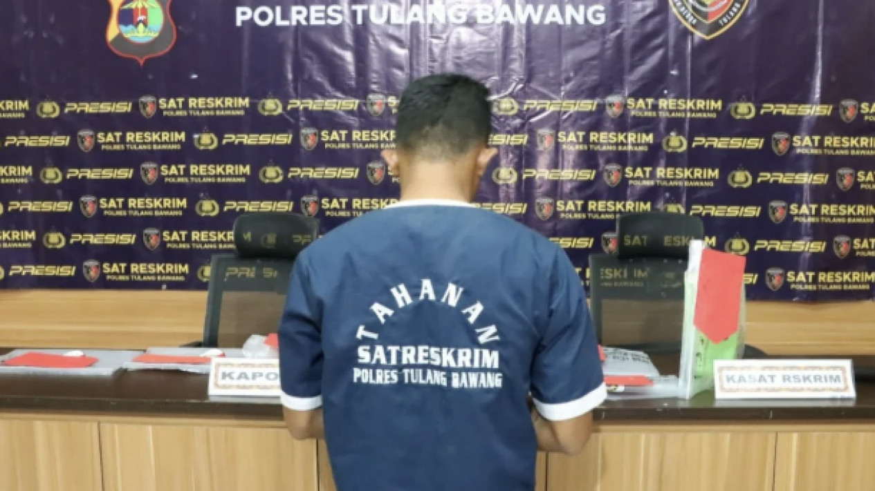 3 Fakta Mencengangkan Kasus Suami di Lampung Bunuh Istri Demi Poligami, Ternyata Tiduri Adik Ipar Hingga Hamil
            - galeri foto