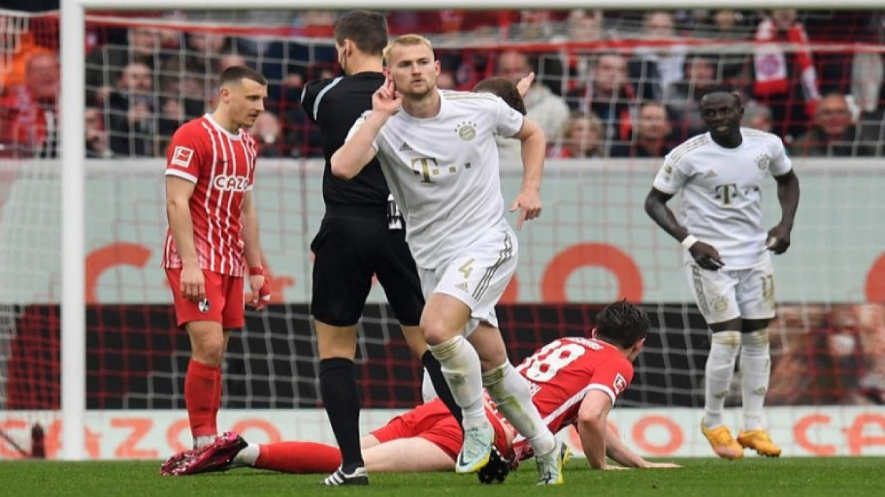 Gol Semata Wayang Matthijs de Ligt Berikan Bayern Muenchen Kemenangan atas Freiburg di Stadion Europa-Park
            - galeri foto