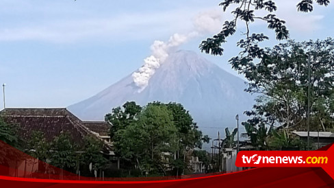 Alami Erupsi, Gunung Semeru Muntahkan Guguran Lava Sejauh 1.500 Meter ...