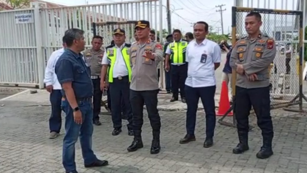 Prediksi Jumlah Penumpang Jalur Laut Meningkat 16 Persen di Pelabuhan Belawan, Polres Pelabuhan Belawan Kerahkan 300 Personel Amankan Pemudik
            - galeri foto