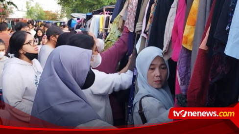 Ramai-ramai Warga Surabaya Berburu Trifting Untuk Lebaran, Pedagang ...