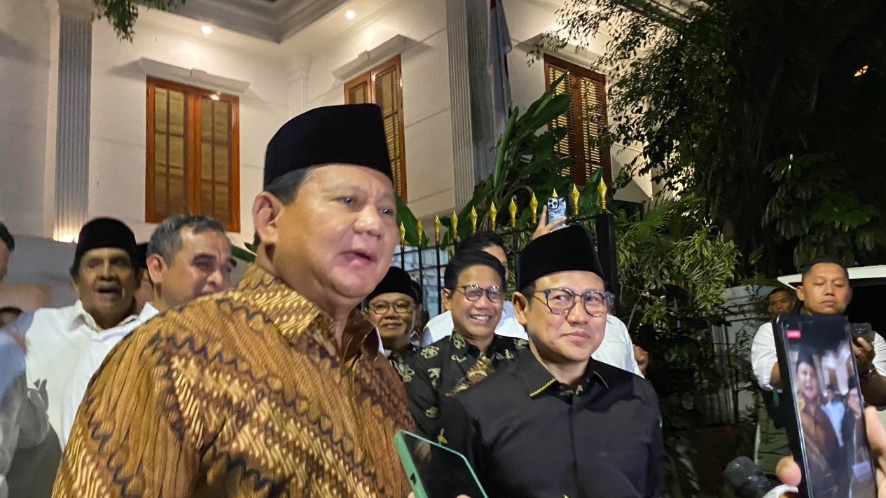 Isu Airlangga Jadi Cawapres Koalisi Besar, Prabowo: Sedang Dibahas
            - galeri foto