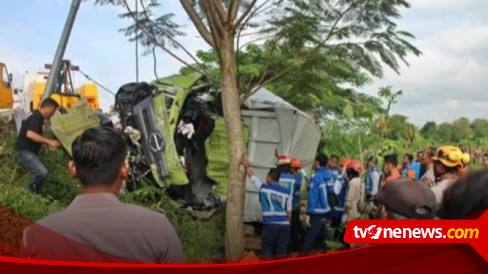 Korban Meninggal Dunia Akibat Kecelakaan Beruntun Di Tol Solo-Semarang ...