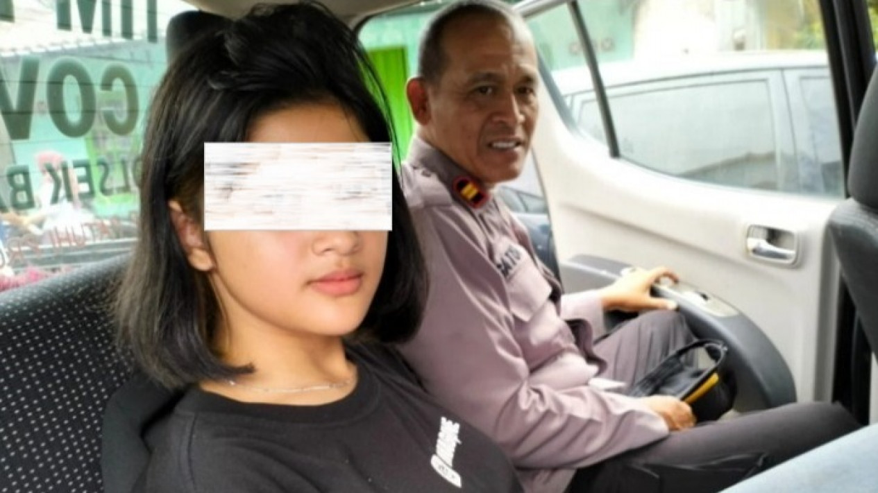 Viral Remaja Cantik di Magelang Disebut Curi Motor Warga, Polisi Ungkap Fakta Sebenarnya
            - galeri foto