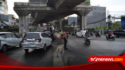 Dinilai Tak Efektif, Dishub DKI Jakarta Lepas Beton Pembatas di Simpang Santa