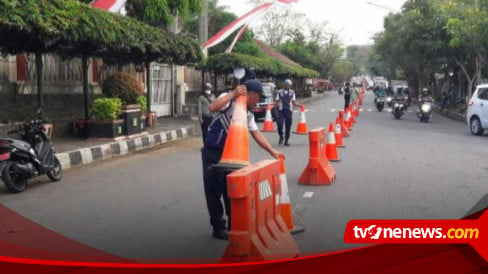 Urai Kemacetan Di Puncak Arus Mudik, Polisi Dan Dishub Temanggung ...