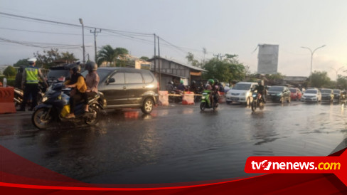 Banjir Rob Terjang Jalur Pantura Sayung Demak Arus Balik Lebaran Tersendat