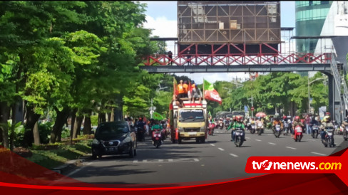 May Day, Ribuan Buruh Mulai Penuhi Akses Pintu Masuk Surabaya