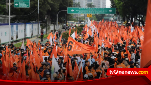 Tak Peduli Imbauan Bawaslu, Partai Buruh Tetap Bawa Bendera Parpol di May Day