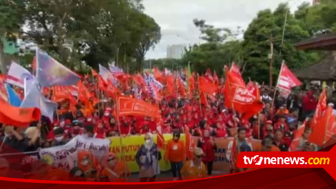 Tidak Sejahtera, Ribuan Buruh Di Sumsel Desak Pemerintah Cabut UU Cipta ...